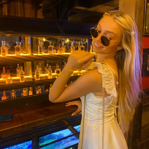 White mini dress lace detail reformation style - Picture 7 of 9